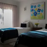 Noemi Villa *